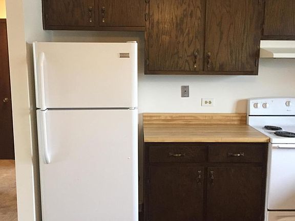 5th image of 16640 Crescent Ave APT 2E