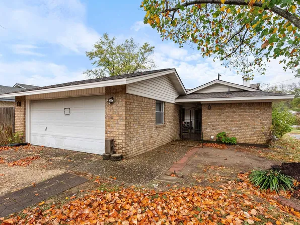 2 Villas Dr, Jacksonville, AR 72120