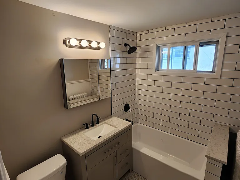 428 W Franklin Ave #430 — Photo 13