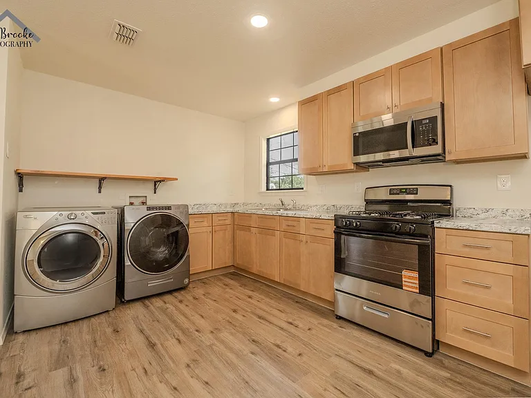 1643 Best Blvd — Photo 10