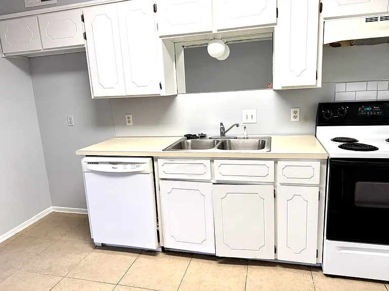 2206 Shenandoah Dr — Photo 3