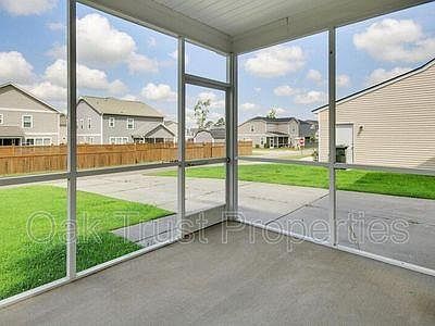 4th image of 210 Foxbank Plantation Blvd