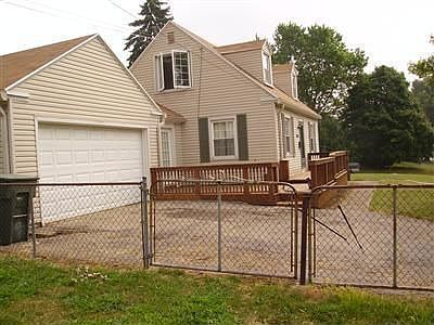 5th image of 4051 Woodbine Ave