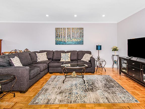 5th image of 2550 Independence Ave APT 3T