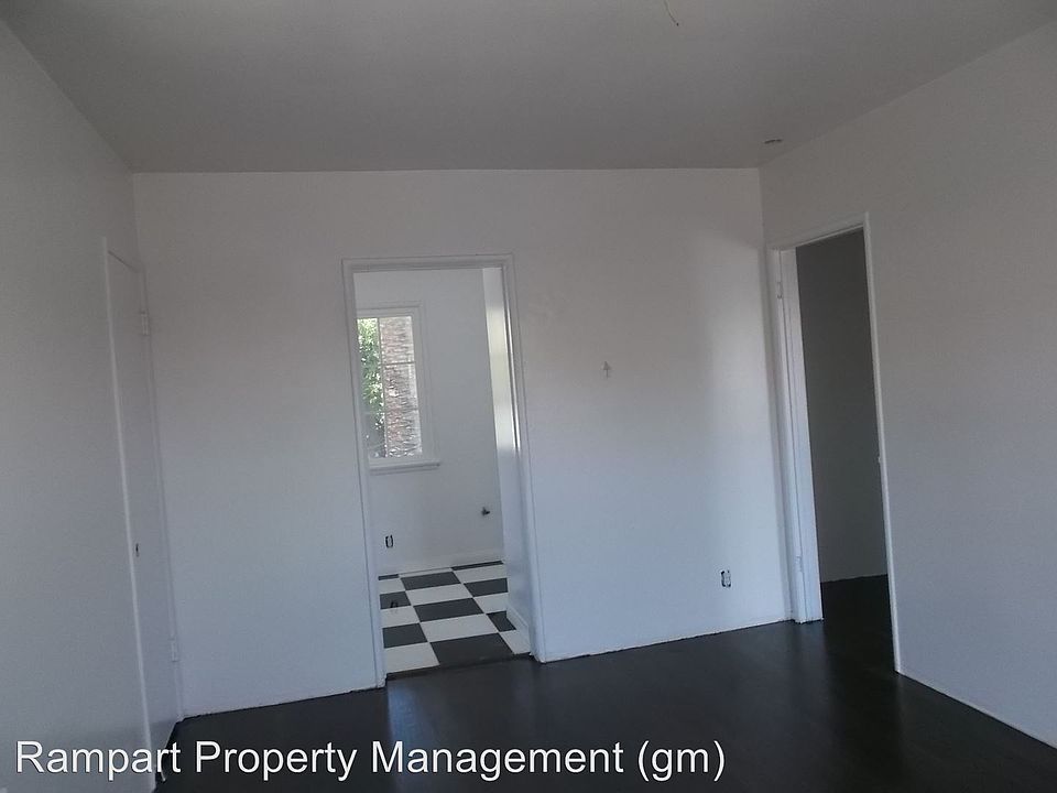 2nd image of 1740 1/2 Garfield Pl