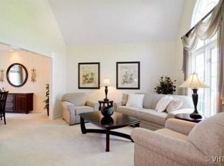 1520 Birmingham Dr, Aurora, IL 60502