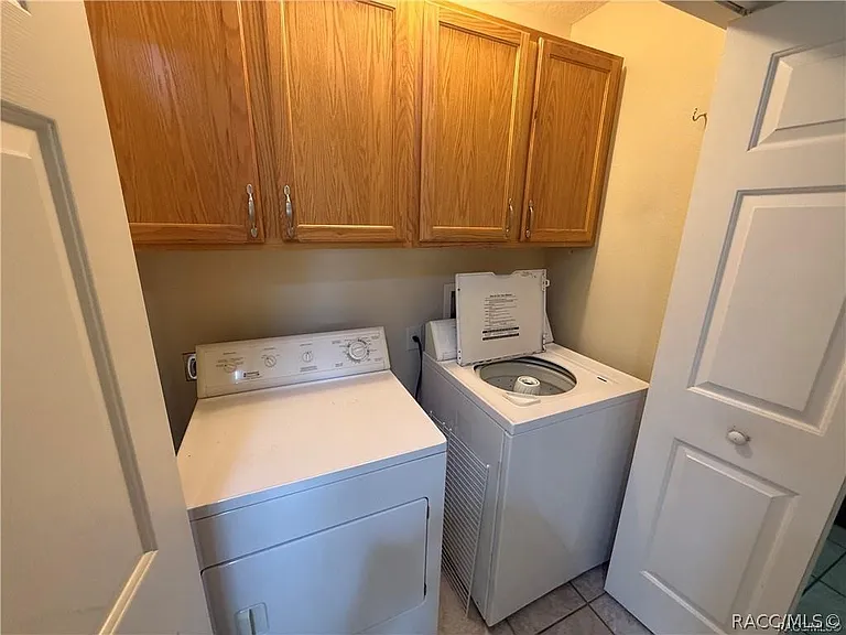 3057 E Catherine Ln — Photo 4