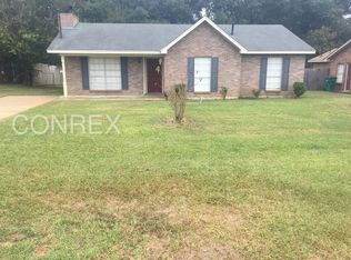 60 Foxdale Rd, Millbrook, AL 36054