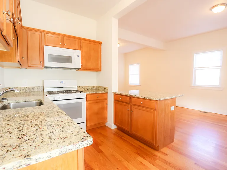 29-33 Highland Ave #3 — Photo 18