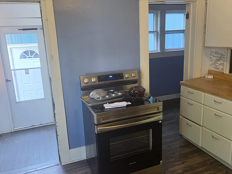 139 Chapman St — Photo 8