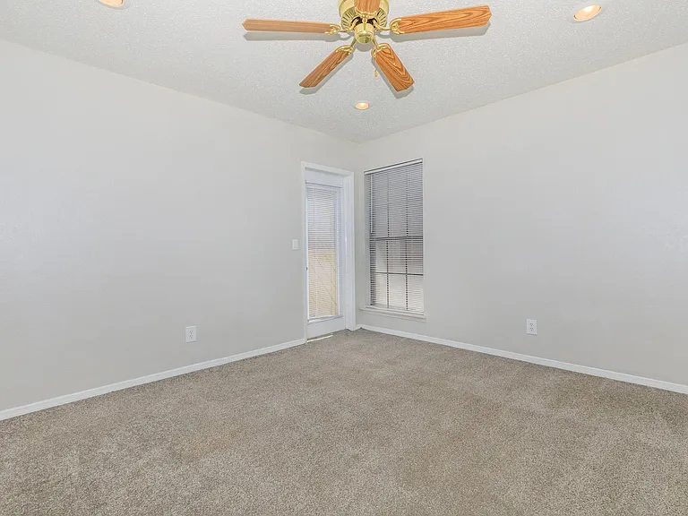 Lincoln Glens Apartments — Photo 49