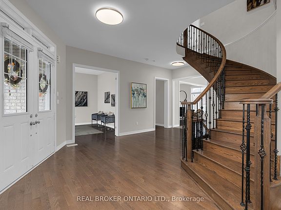 3rd image of 56 Redmond Cres