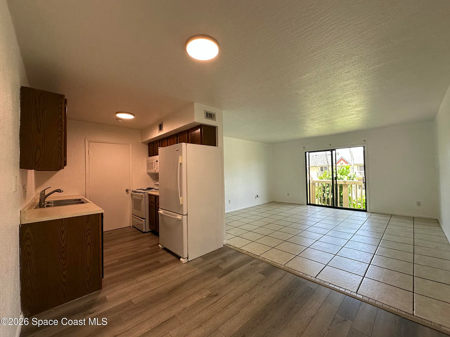 2 bed, 2.0 bath, 1069 sqft, $1,400 — Photo 4
