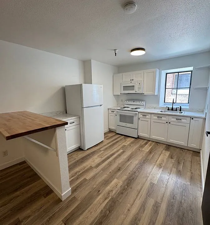 17 SW 2nd Ave #408A