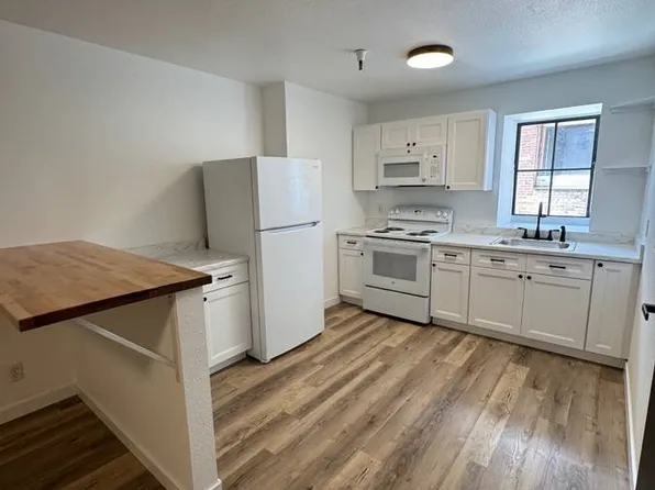 17 SW 2nd Ave, Portland, OR