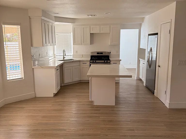 909 Sparrow Ct — Photo 6