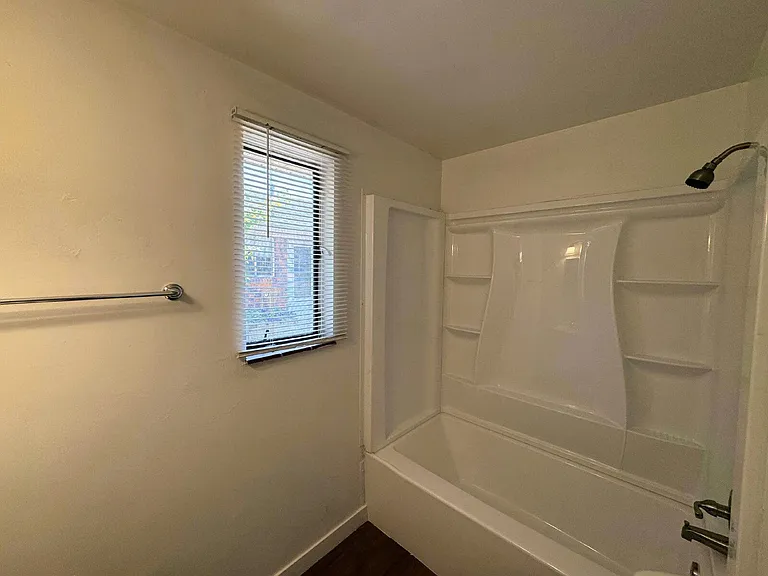 1409 Boston St — Photo 8