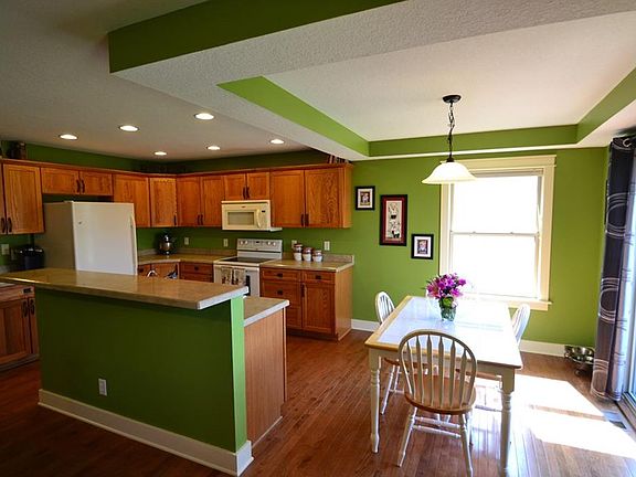5th image of 302 Walnut Dr NW