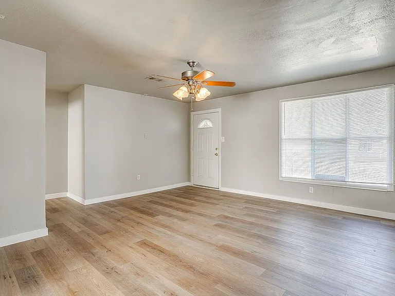 3112 Willow Park St — Photo 5