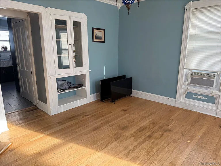 184 Highland Ave — Photo 5