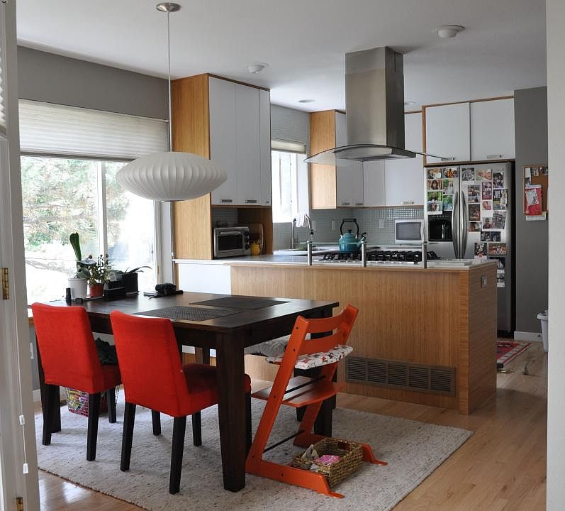 Open floor plan kitchen and dining