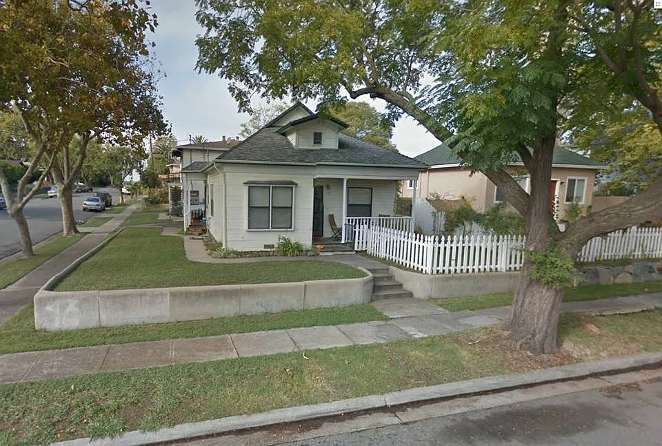 128 B St photo 1