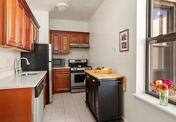 3rd image of 80 Winthrop St APT T6