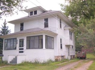 220 High St, Waupaca, WI 54981