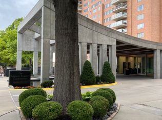 221 W 48th St APT 1404, Kansas City, MO 64112