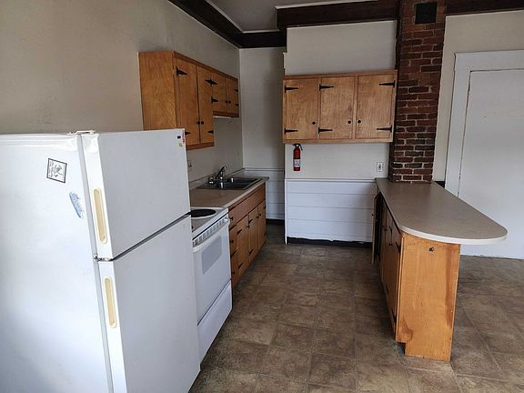4th image of 617 Depot St #4