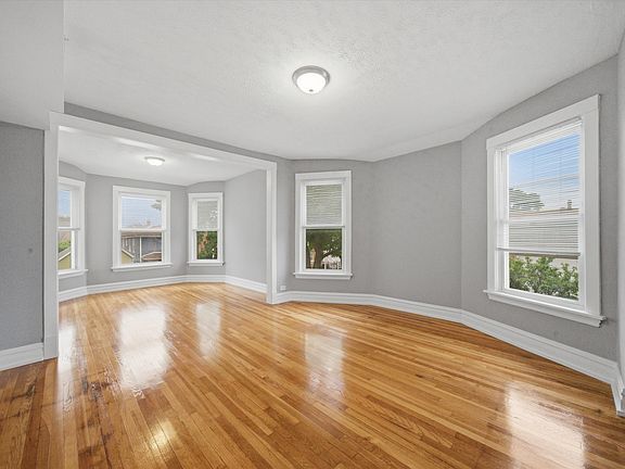 3rd image of 2050 N Kenneth Ave