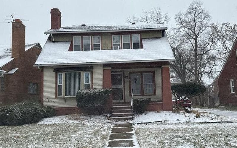 1st image of 15033 Gilchrist St