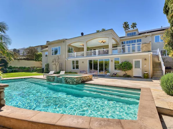 7948 Roseland Dr, La Jolla, CA 92037