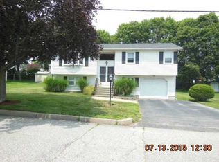 15 Westfield Dr, Cranston, RI 02920