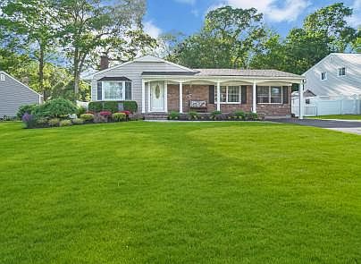 2nd image of 22 Apple Tree Dr