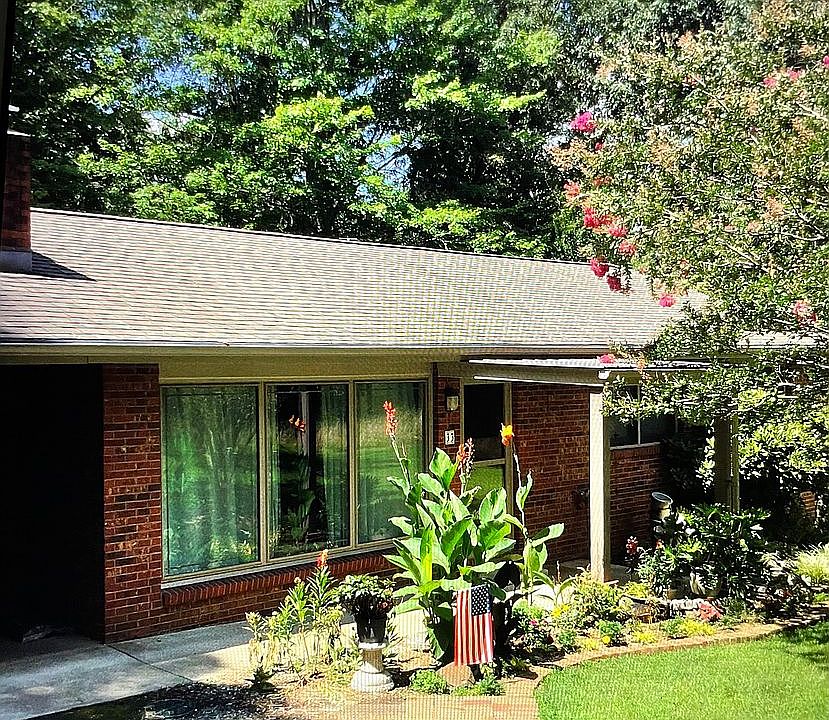 2nd image of 33 Grandview Ct