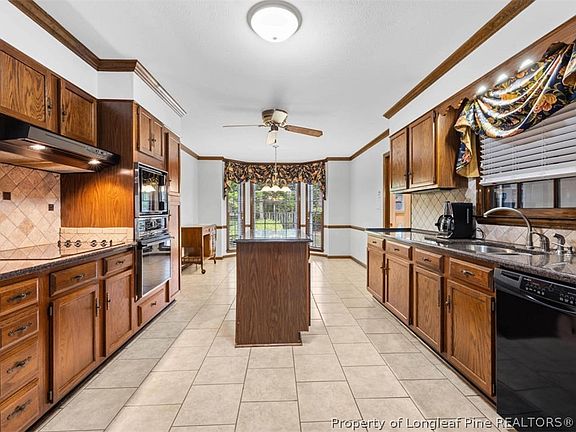 5th image of 204 Thorncliff Dr