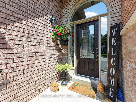 3rd image of 123 Fernbrook Dr