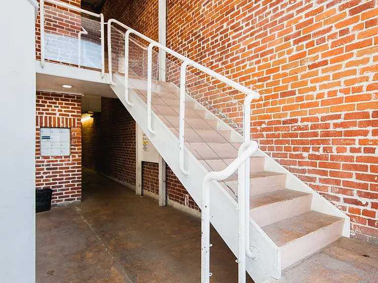 Daisy Studios/Lofts — Photo 1