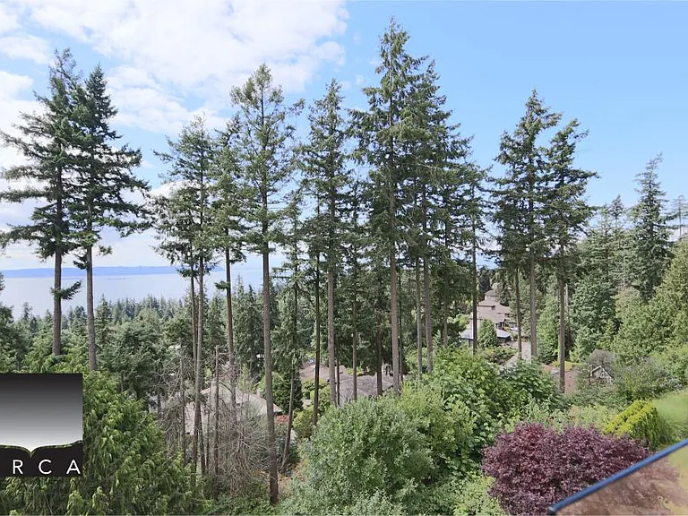 5060 Pinetree Cres — Photo 33