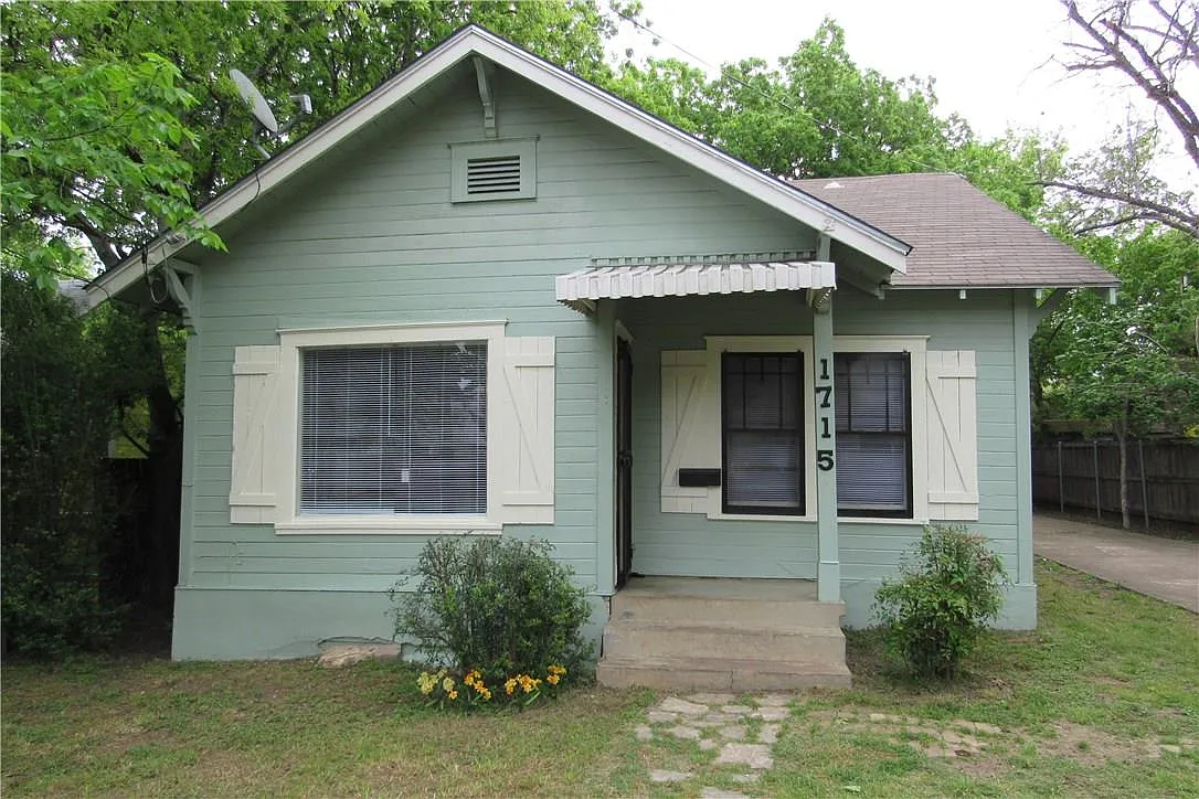 2 bed, 1.0 bath, 692 sqft, $2,050 — Photo 1