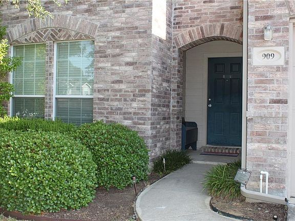 3rd image of 909 Swift Dr