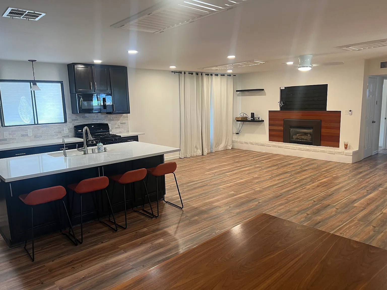 3 bed, 1456 sqft, $2,450 — Photo 3
