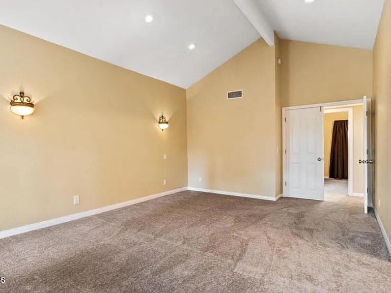 447 Santa Barbara Cir — Photo 10