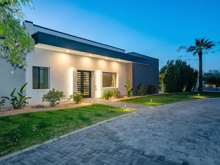 7417 E Paradise Dr — Photo 73