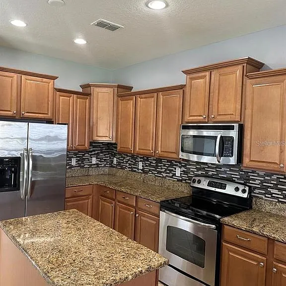1900 Thetford Cir — Photo 4