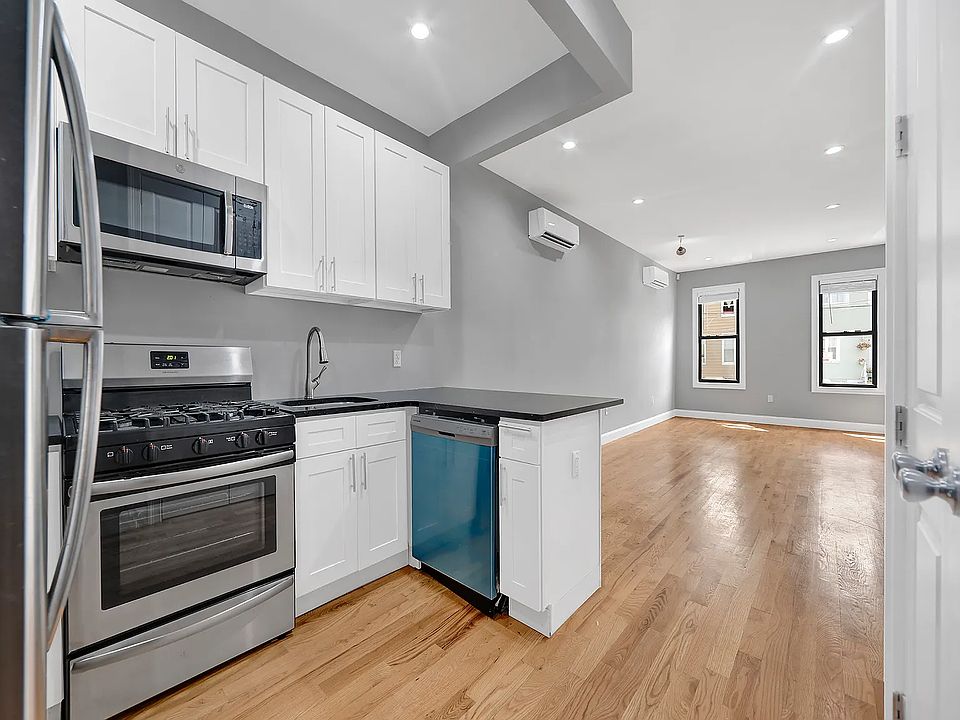 1st image of 289 Hemlock St #A