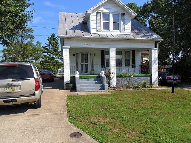 1st image of 129 Raymond Ave
