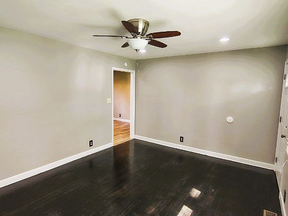 4th image of 1311 Courtney Dr