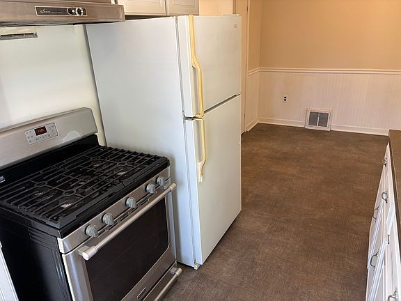 4th image of 300 Alten Ave NE